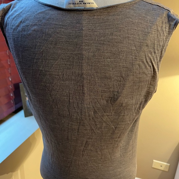 Banana Republic silk sleeveless top - Picture 4 of 5